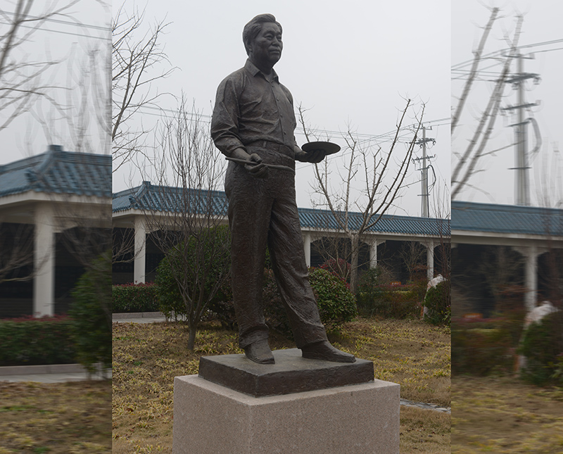 雕塑作品 喻繼高像、青銅高2.3米、安放地點(diǎn)：喻繼高紀(jì)念館